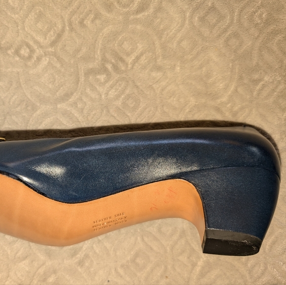 NWOT! SALVATORE FERRAGAMO BLUE Leather Pumps with Bows - Picture 16 of 16